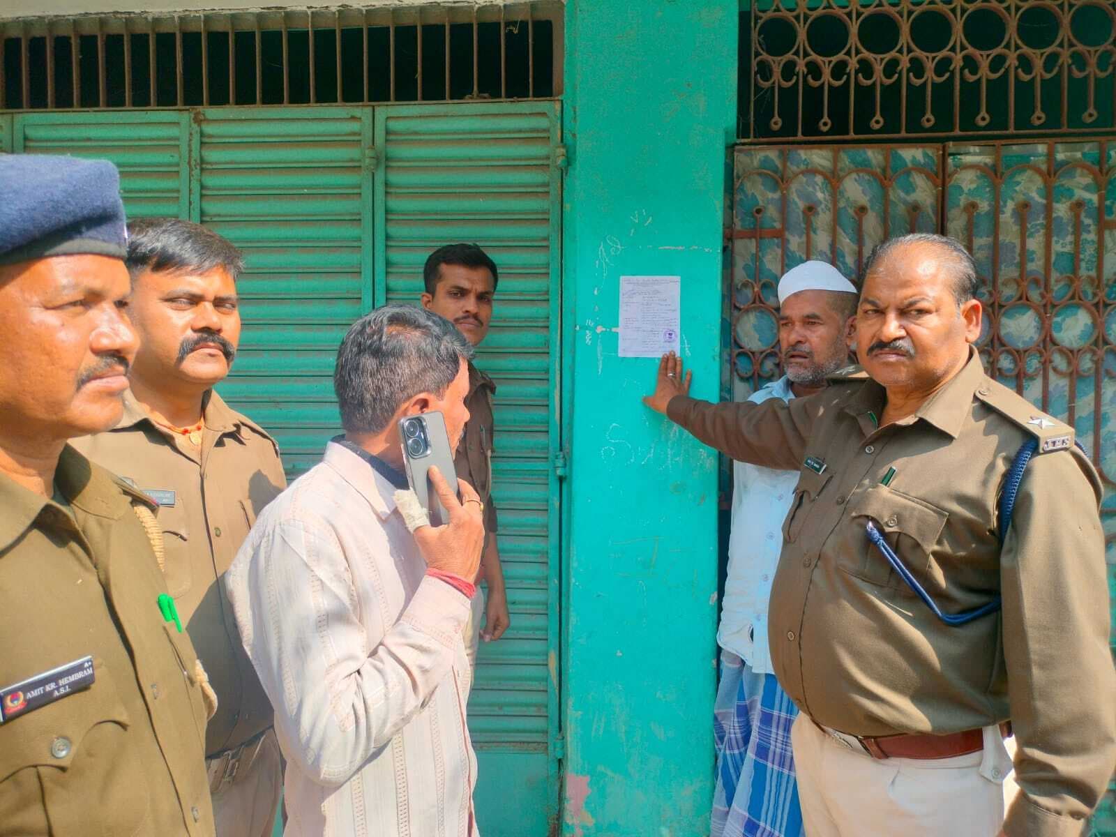 Jamshedpur News: ढोल बजाते फायरिंग के आरोपियों के घर पहुंची पुलिस