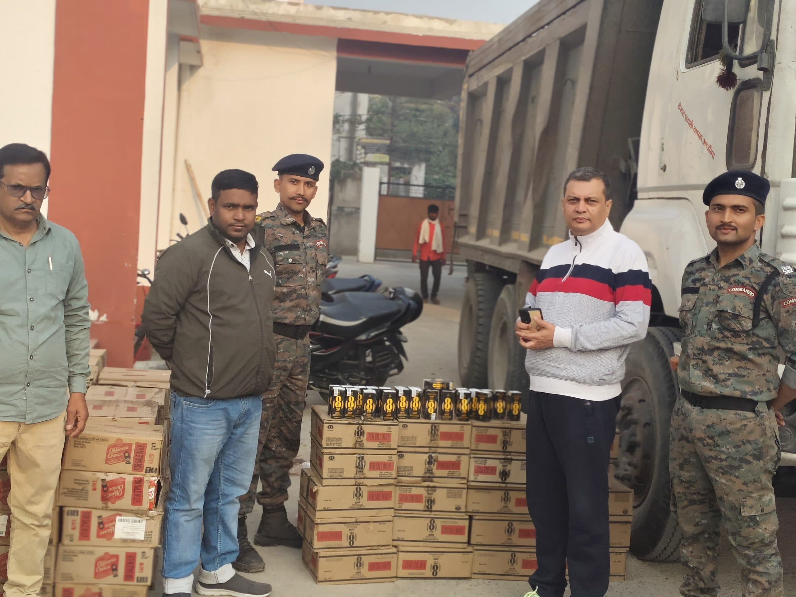 होली में खपानी थी यूपी की शराब, 124 कार्टून टेट्रा पैक बरामद