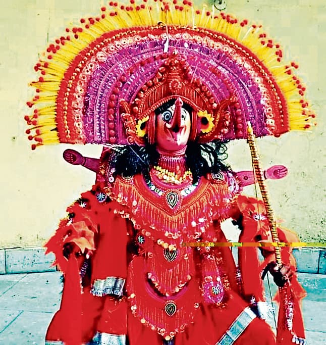 seraikela kharsawan news: जामडीह के कलाकारों ने बेंगलुरु में किया छऊ नृत्य का प्रदर्शन