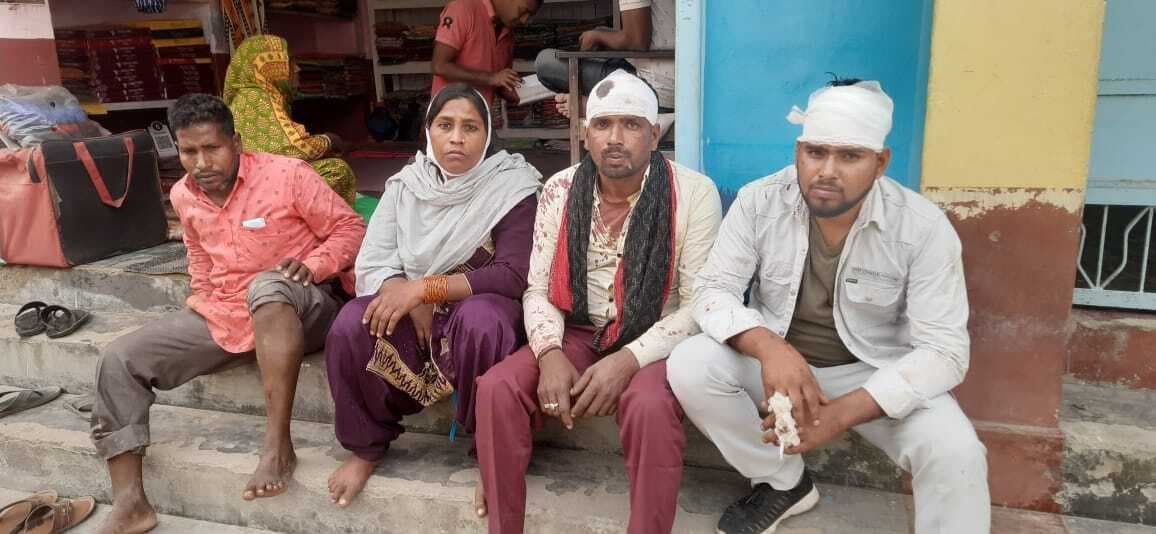 Bhagalpur news भूमि विवाद में पंचायत करने आये रिश्तेदार को पीटा, 13 घायल