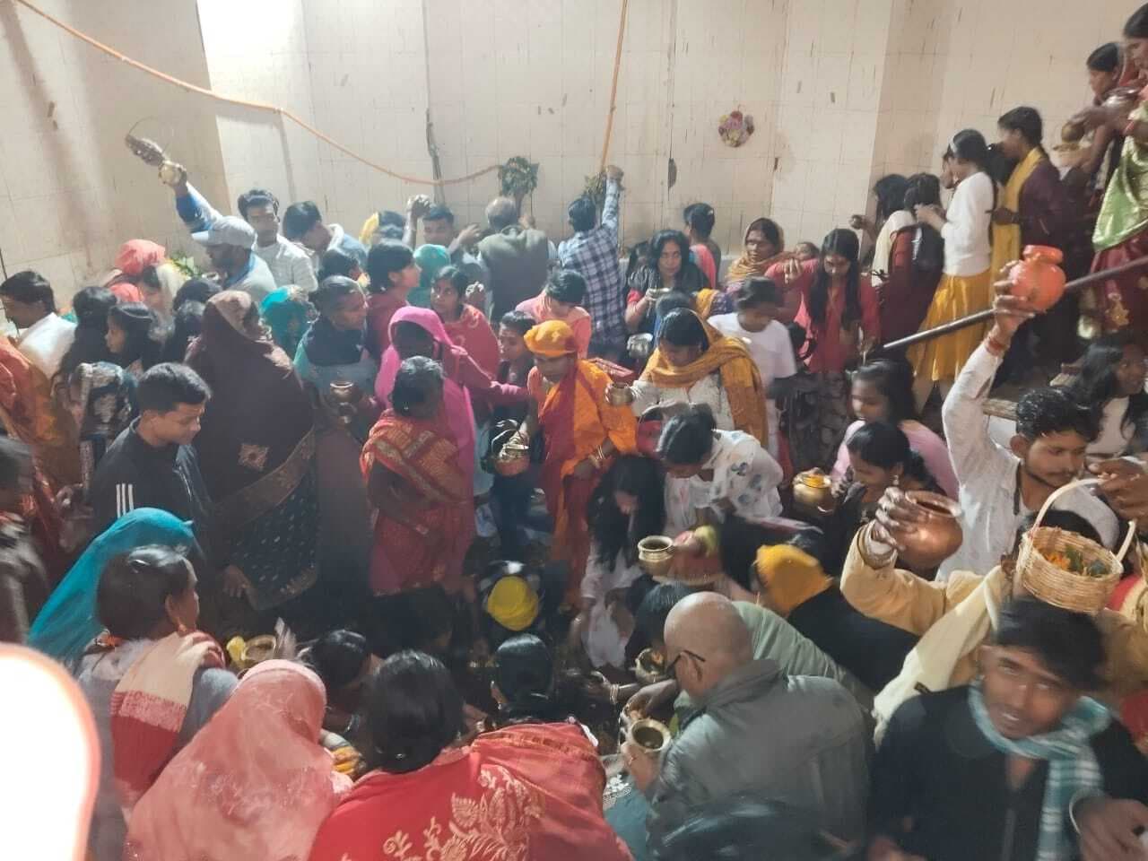 शिवालय में जलढरी के लिए उमड़ी श्रद्धालुओं की भीड़