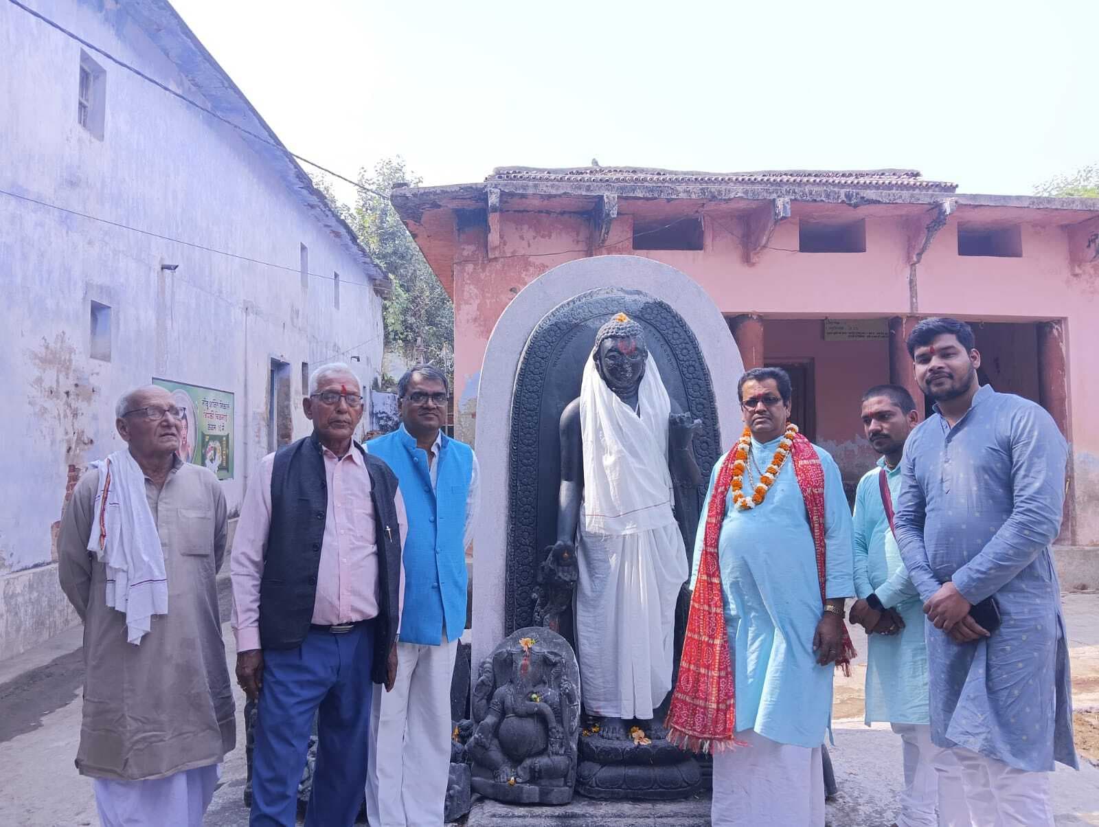 कथावाचक रामकृष्ण ने  केसपा स्थित मां तारा देवी के किये दर्शन