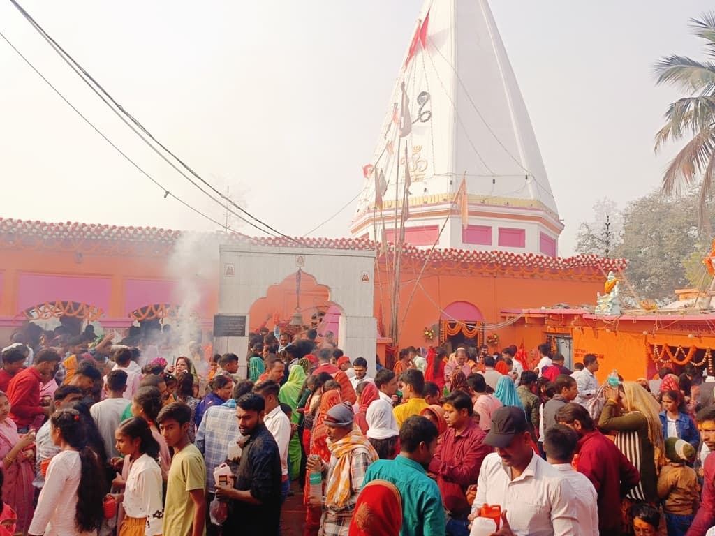 धनकुंडनाथ धाम में 50 हजार श्रद्धालुओं ने किया जलाभिषेक