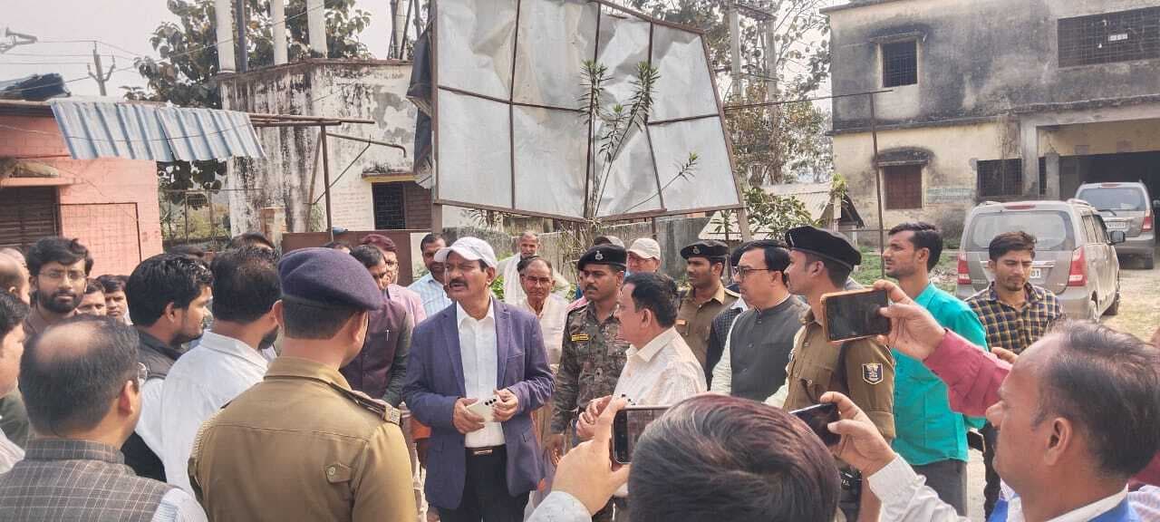 पिपरासी अंचल-प्रखंड कार्यालय का डीएम ने किया निरीक्षण