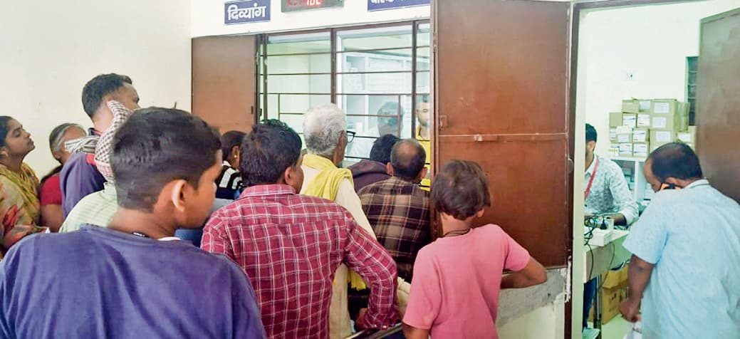 Chapra News : अस्पताल में कतार से मिलेगी निजात, अब डिजिटल टोकन सिस्टम से मरीजों को मिलेगी दवा