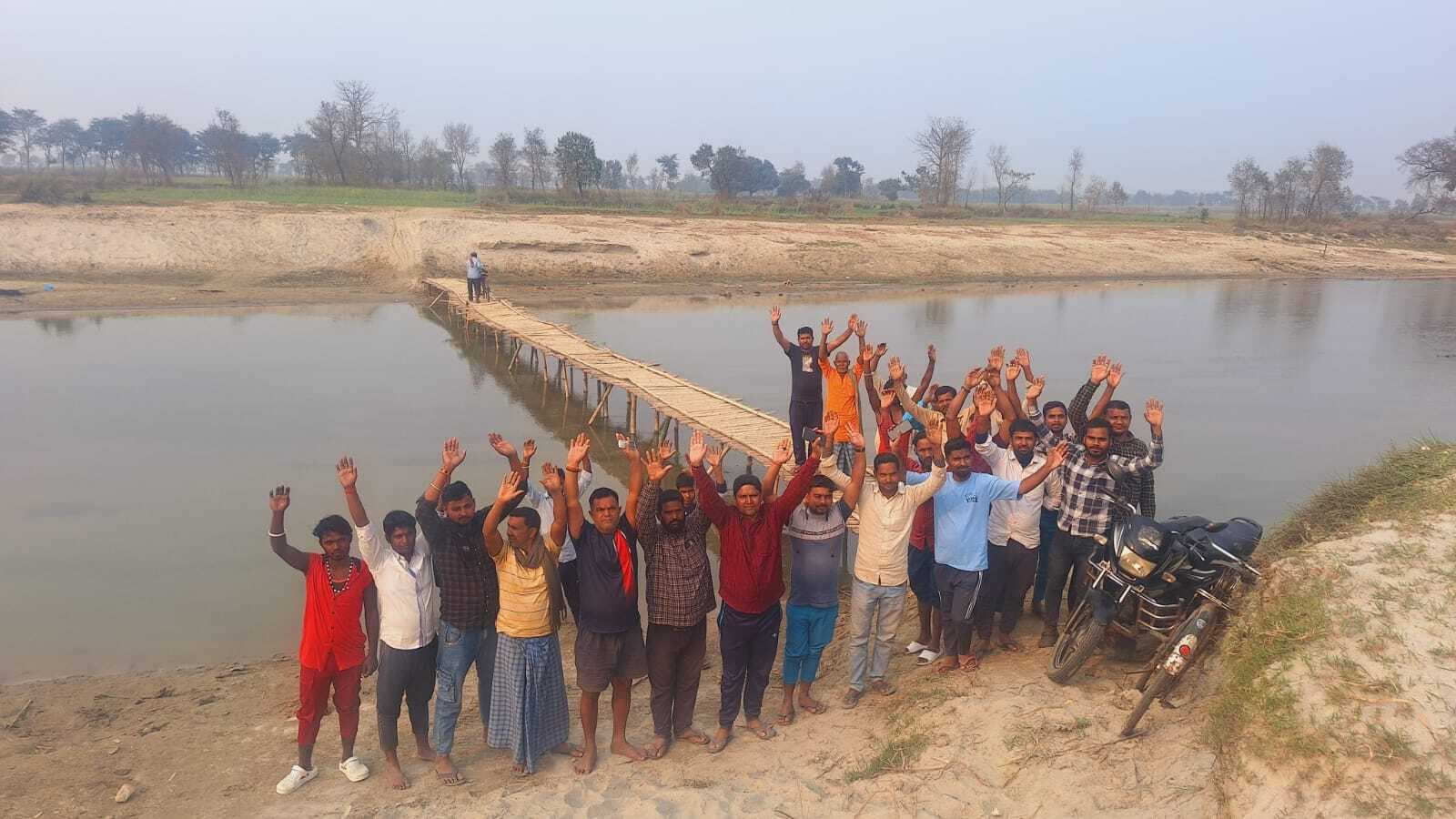 तीन दशक से मसान नदी में चचरी पुल के सहारे कट रही 20 हजार लोगों की जिंदगी