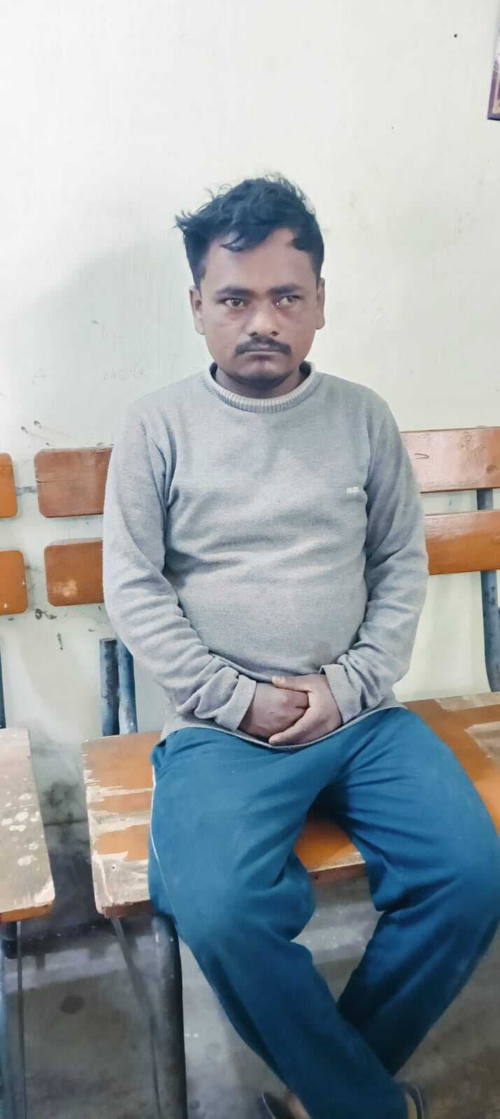 कुरकुरे व चॉकलेट का प्रलोभन देकर नाबालिग से दुष्कर्म