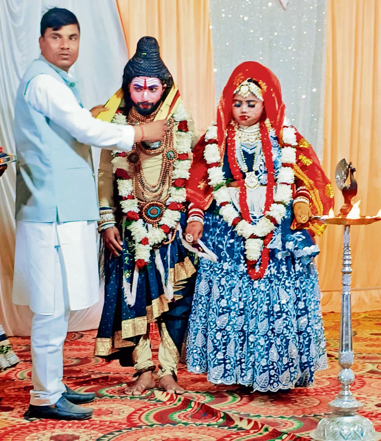 Gopalganj News  : शिव विवाह के साक्षी बने शहरवासी, झांकी से कलाकारों ने मन मोहा, पुलिस लाइन में आयोजित हुआ मुख्य कार्यक्रम