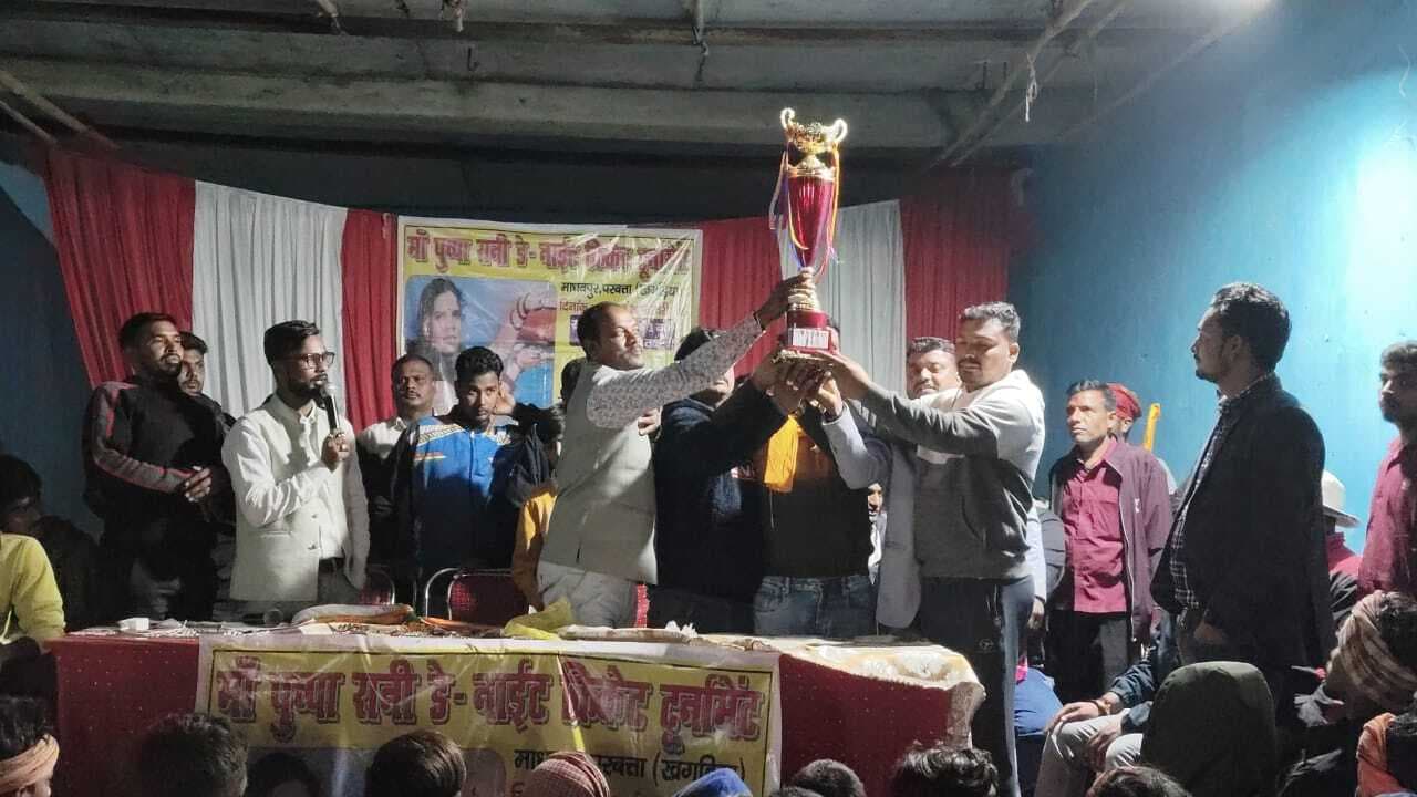 नयागांव ने पिपरा लतीफ को हराकर कप पर जमाया कब्जा