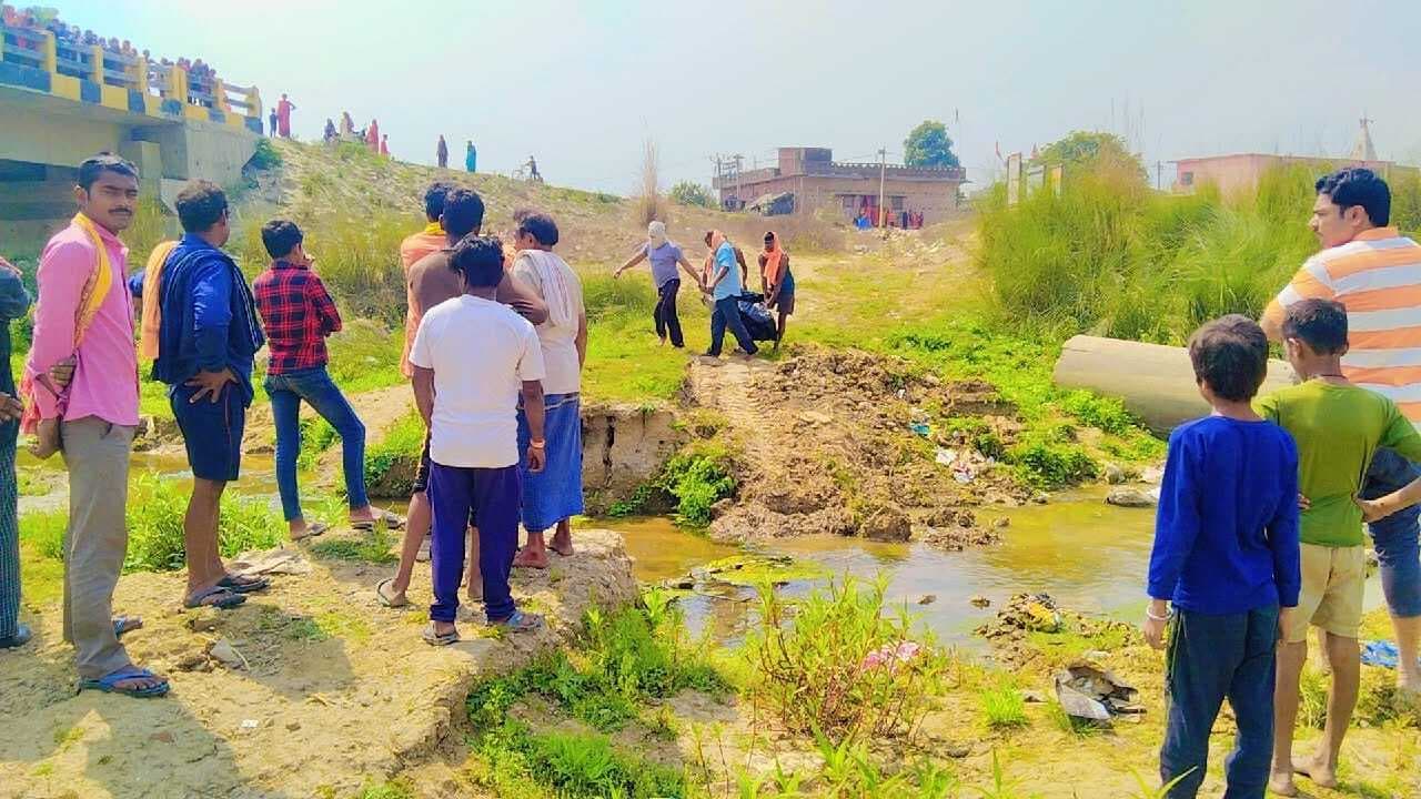 Aurangabad News : लावारिस शव को दफनाने पर ग्रामीणों ने जताया विरोध