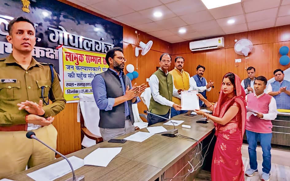 Gopalganj News  : प्रधानमंत्री आवास की चाबी मिलते ही लाभुकों के चेहरे पर छायी रौनक, लोगों को दिया गया योजना का सीधा लाभ