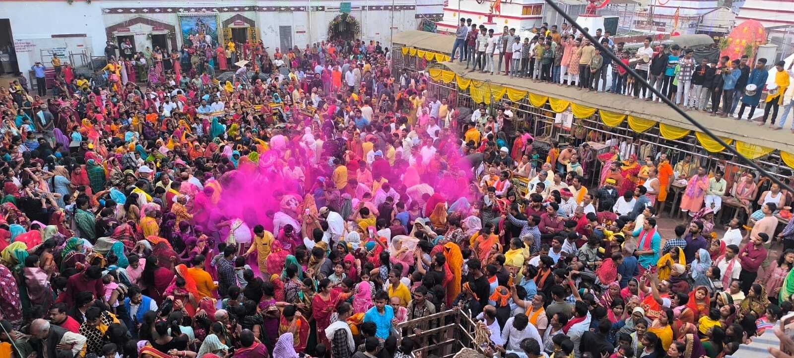 फौजदारीनाथ दरबार में शहनाई की धुन के बीच शिव-पार्वती का हुआ घूंघट