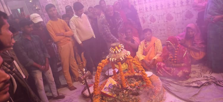 Madhubani News : महेशवारा पंचायत में जन कल्याण के लिए किया रुद्राभिषेक