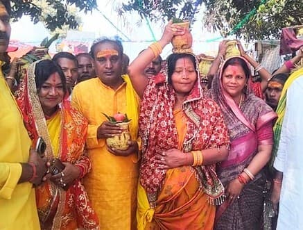 अखंड हरिनाम संकीर्तन को लेकर निकाली गयी शोभा यात्रा