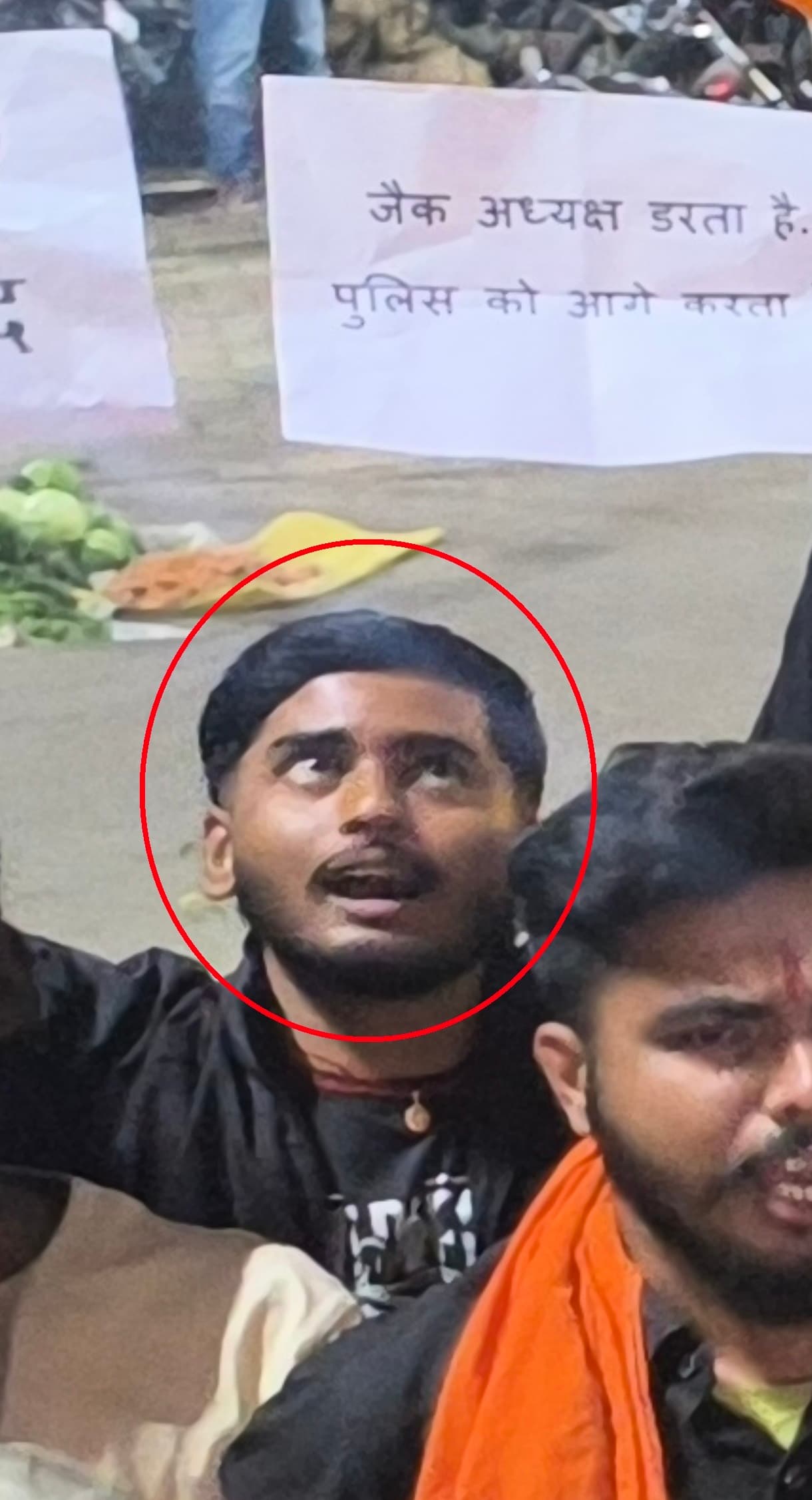 Giridih News :प्रश्नपत्र लीक के खिलाफ आयोजित आंदोलन में पोस्टर लेकर शामिल था आरोपी अंशु मिश्रा