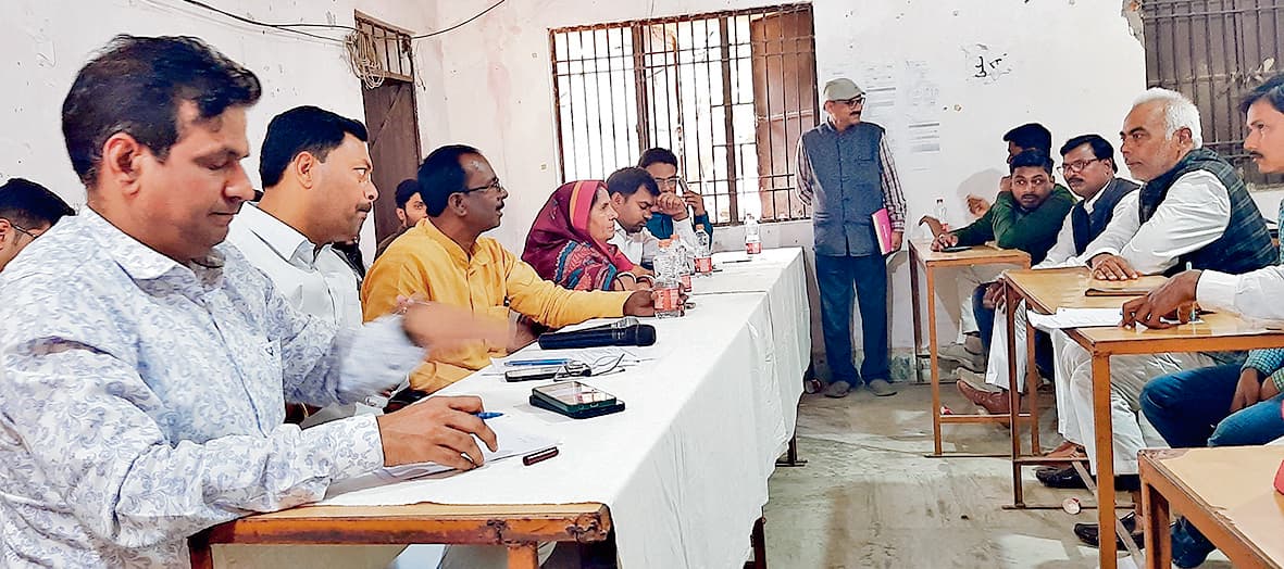 hajipur news. पातेपुर में हंगामेदार रही बीडीसी की बैठक, छाया रहा आवास योजना में वसूली का मुद्दा