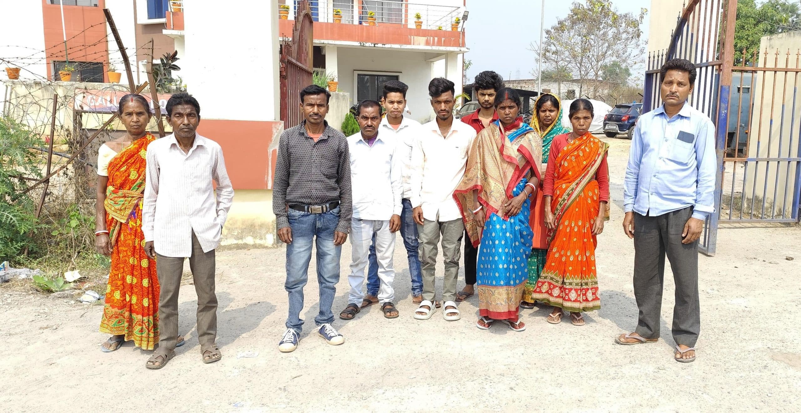 East singhbhum news : गालूडीह पुलिस पर विधवा ने लगाया दरवाजा तोड़ घर में घुसने का आरोप