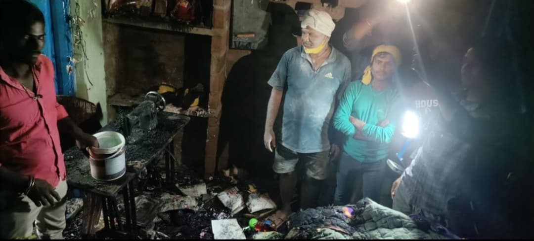 Bhagalpur news शॉर्ट सर्किट से लगी आग, एक घर राख
