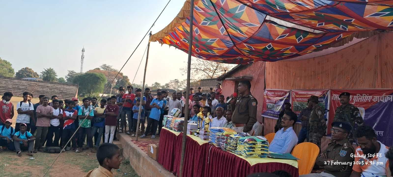 seraikela News : कुचाई को हराकर जामदा चैंपियन, एसडीपीओ ने किया पुरस्कृत