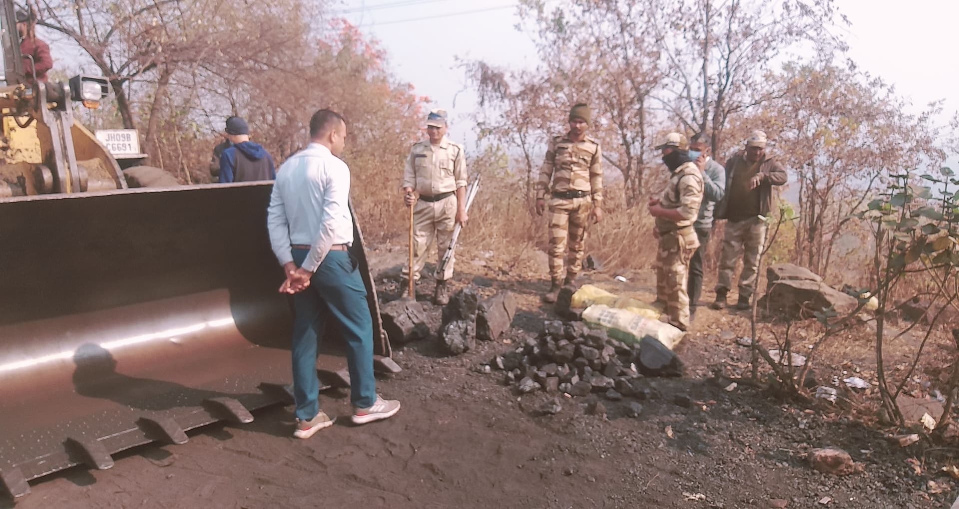 Bokaro News : 12 बाइकों सहित 20 टन कोयला जब्त