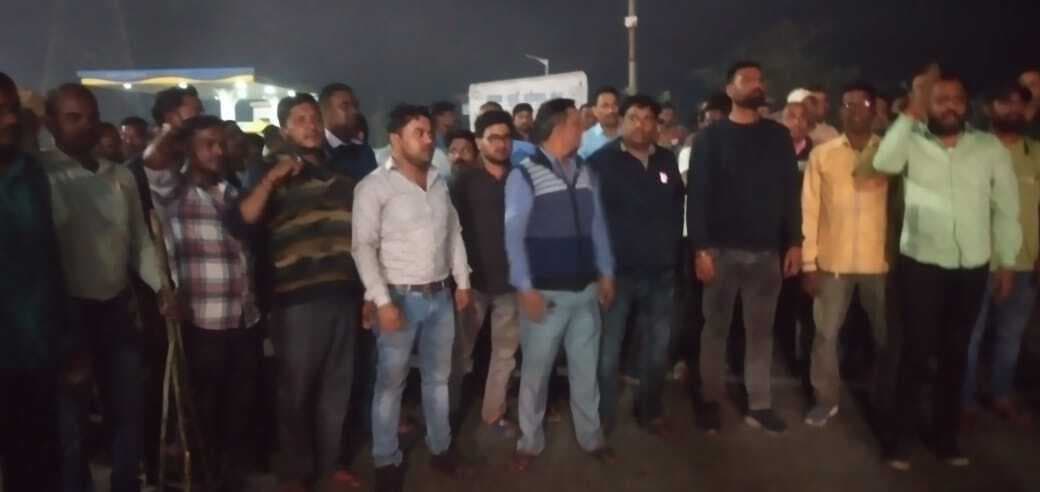 Dhanbad News: एमपीएल के मजदूरों ने निकाला मशाला जुलूस, आज चक्का जाम