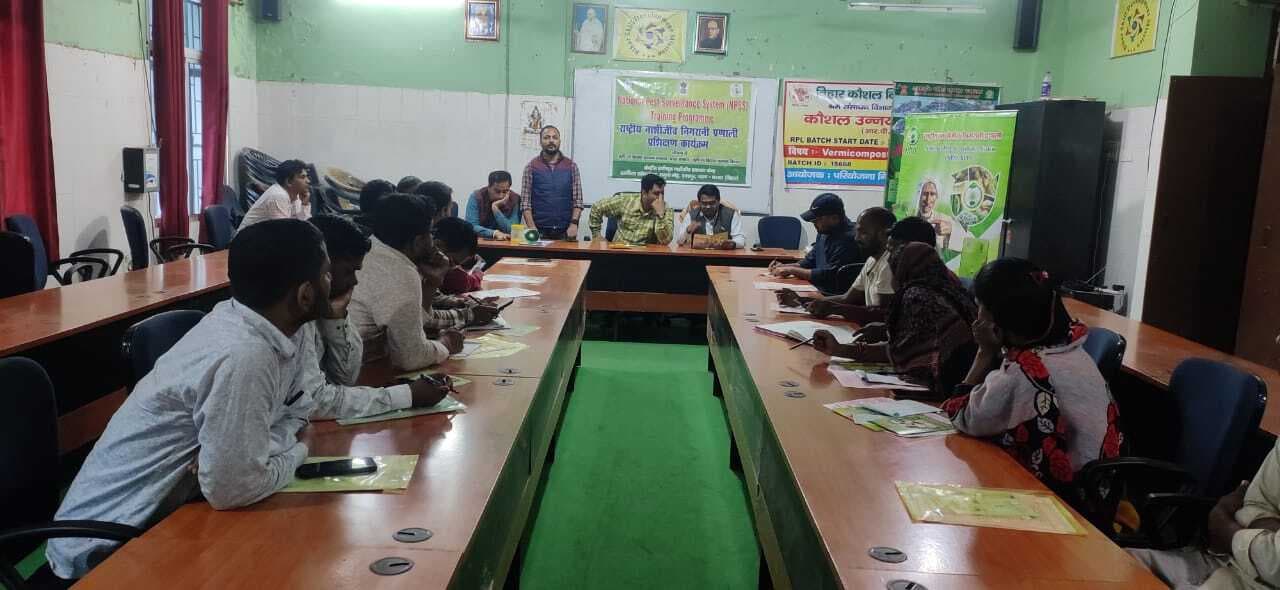 किसानों को कीटनाशकों के सुरक्षित व संतुलित इस्तेमाल के बारे में दी जानकारी