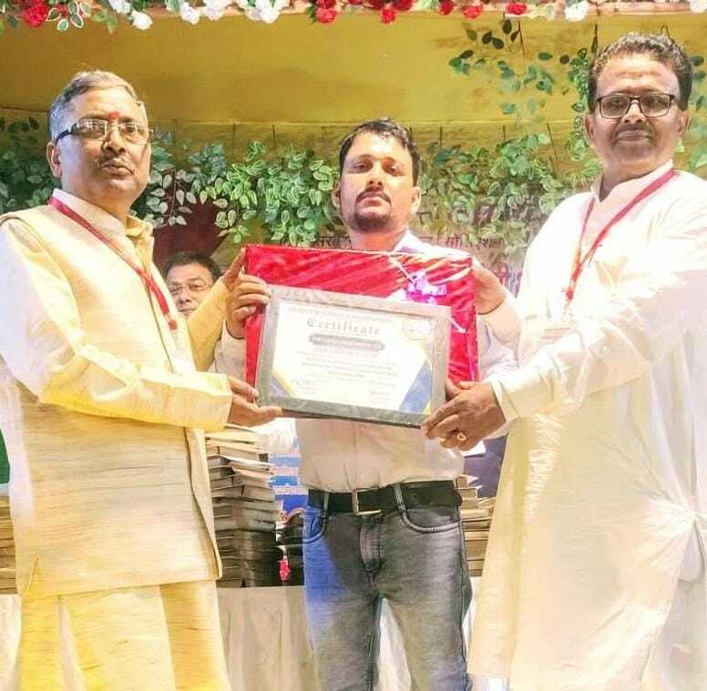 मेधा परीक्षा के सफल आयोजन पर पुरस्कृत हुए अनिल