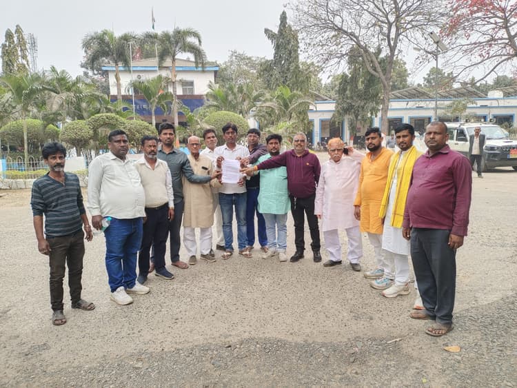 पूर्व की जगह को रेलवे खाली करने के लिए दे रहा नोटिस