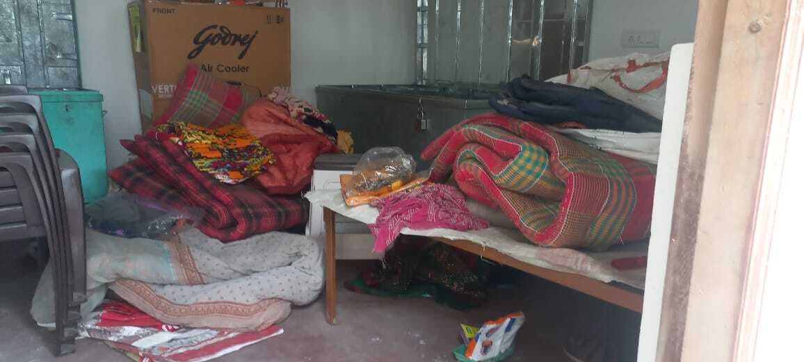 सूने घर को चोरों ने बनाया निशाना, तीन कमरे में की चोरी