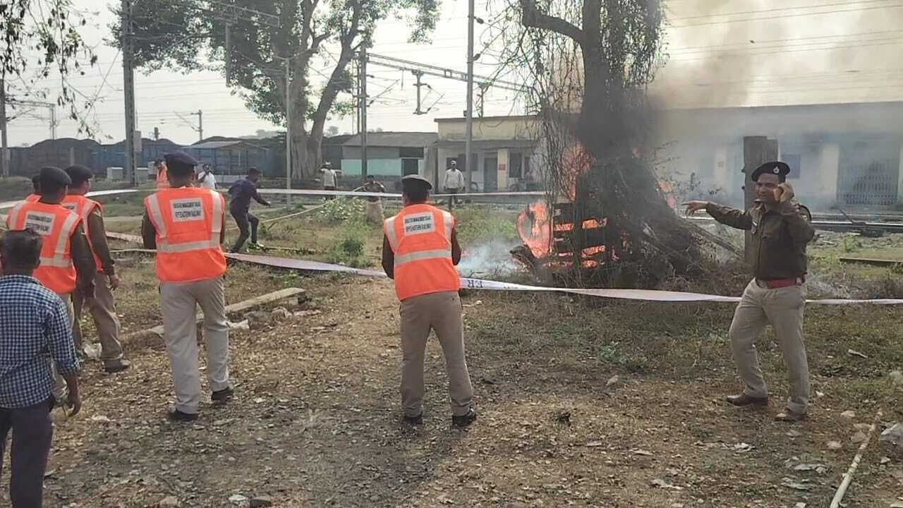 आरपीएफ ने आग पर काबू पाने को लेकर किया मॉक ड्रिल