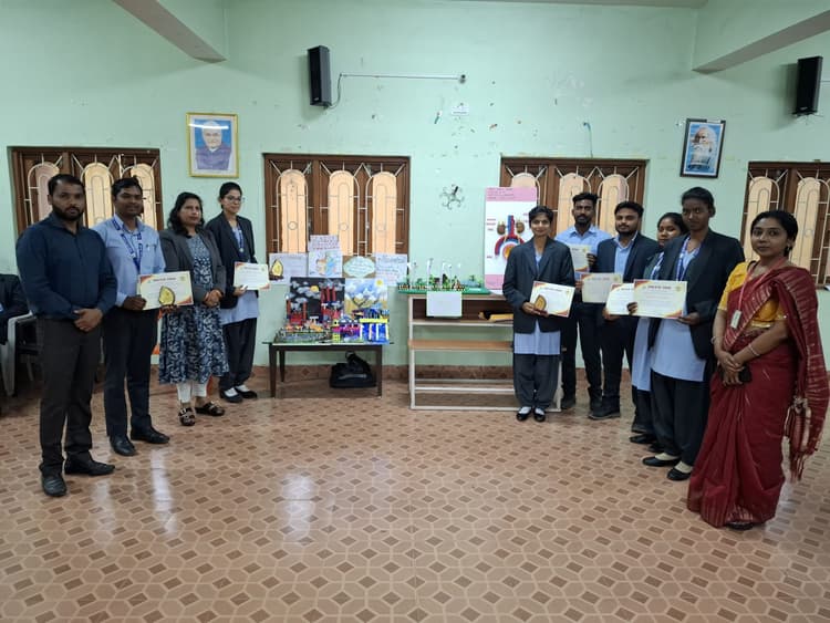 राष्ट्रीय विज्ञान दिवस पर लगी विज्ञान प्रदर्शनी