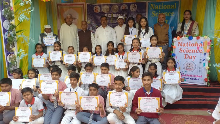 नेशनल पब्लिक स्कूल मनिहारी में साइंस फेस्ट का हुआ आयोजन