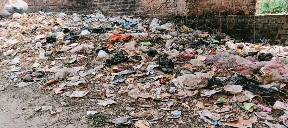 मुक्कमल संसाधनों के बाद भी दलन पूरब पंचायत के कई वार्ड में नहीं हो रही सफाई