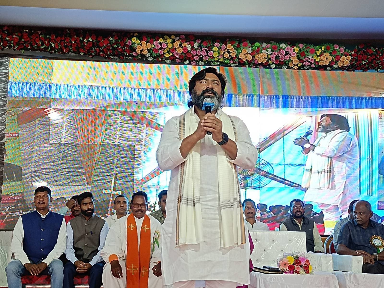 सरकार आदिम जनजाति समाज के उत्थान के लिए तत्पर : सांसद