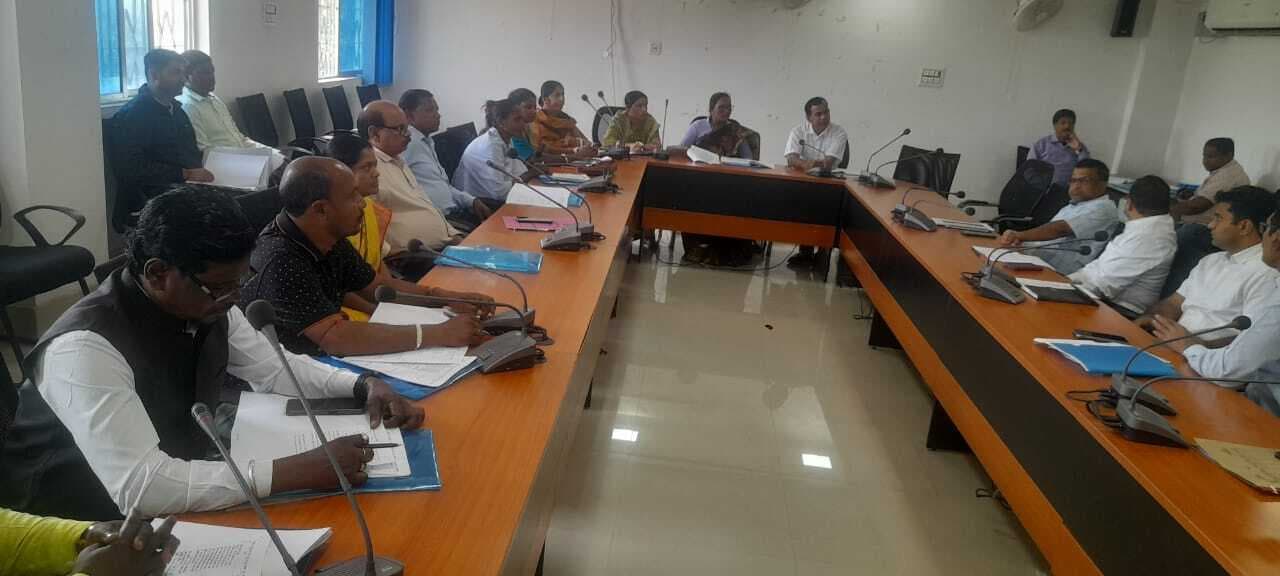 विकास योजनाओं को समयबद्ध तरीके से करें पूरा : जिप अध्यक्ष