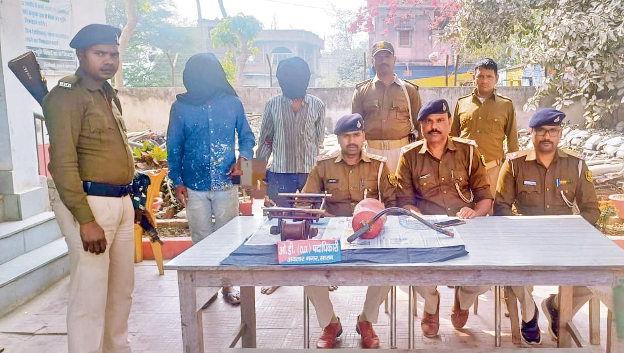 saran news. हत्या के दो आरोपितों को पुलिस ने किया गिरफ्तार