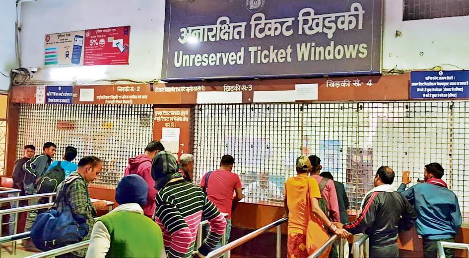 saran news. महाकुंभ समाप्त होते ही जंक्शन पर सामान्य हुई स्थिति