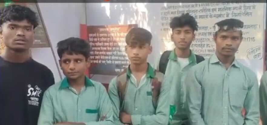 परीक्षा केंद्र के बाहर छात्रों के दो गुटों में मारपीट, एक छात्र जख्मी