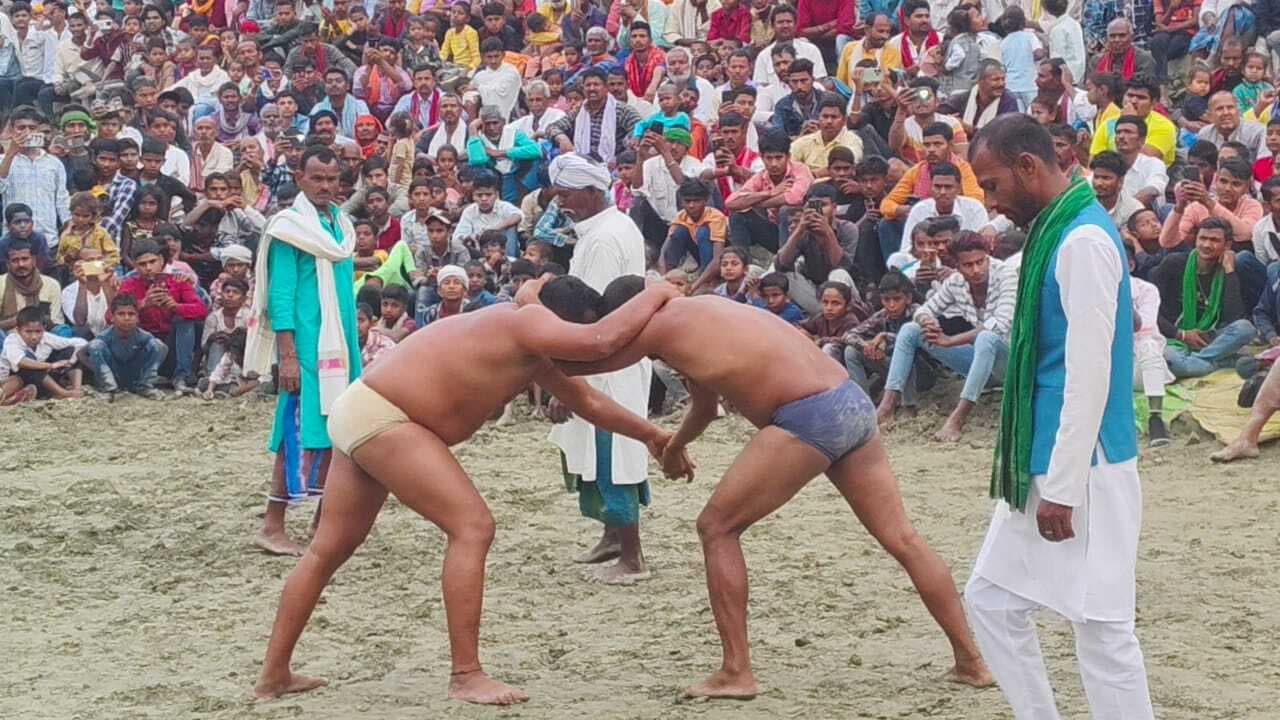 रोहियार के दीपक पहलवान ने एमपी के भीम पहलवान को दी पटखनी