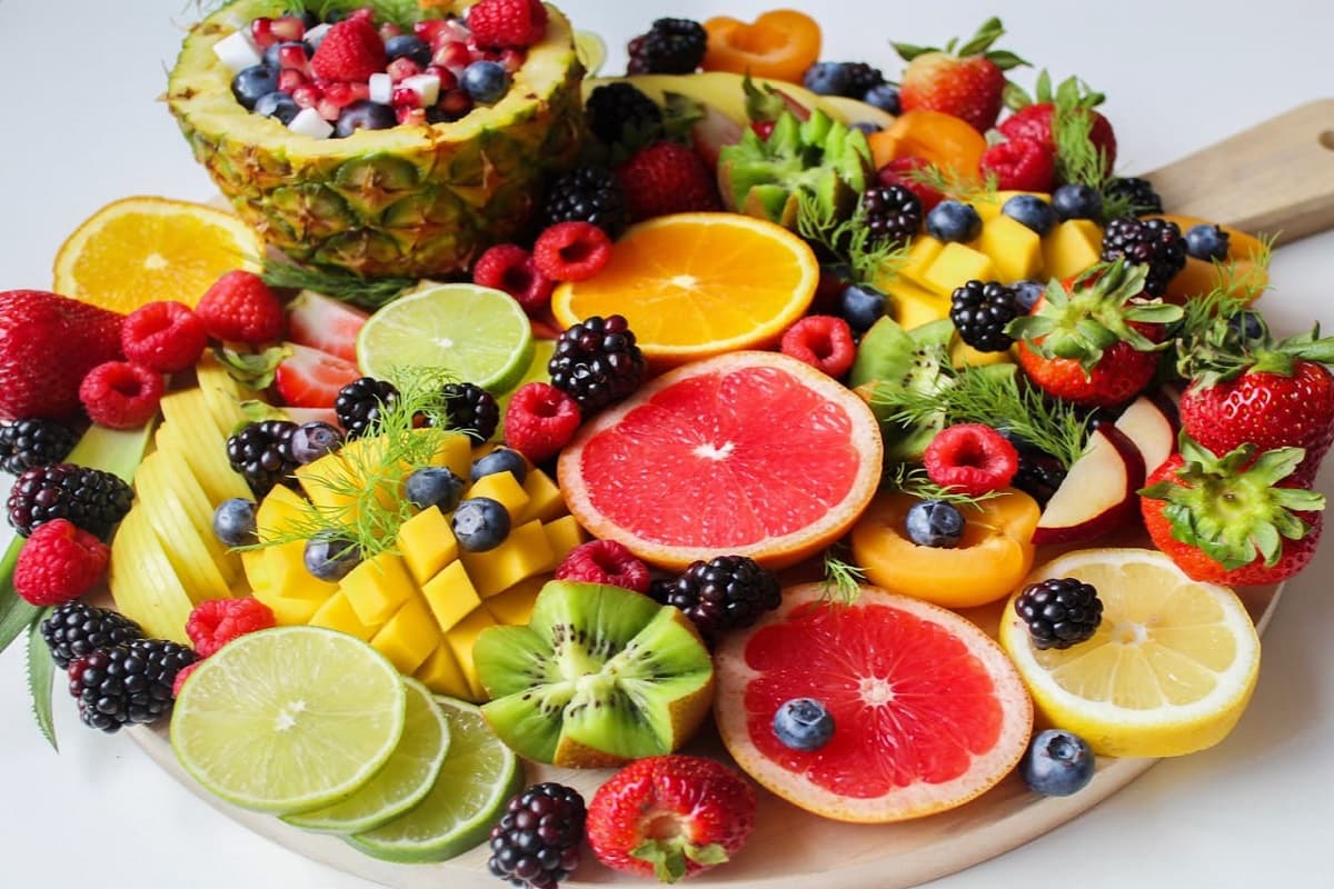 Diabetes and Fruits: डायबटीज के मरीजों को भूलकर भी नहीं खाने चाहिए ये फल,वरना दोगुना हो जाएगा शुगर लेवल