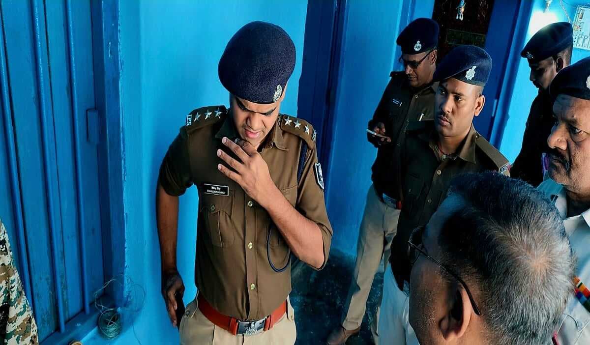 gaya constable suicide news| Female constable commits suicide by hanging herself in Gaya