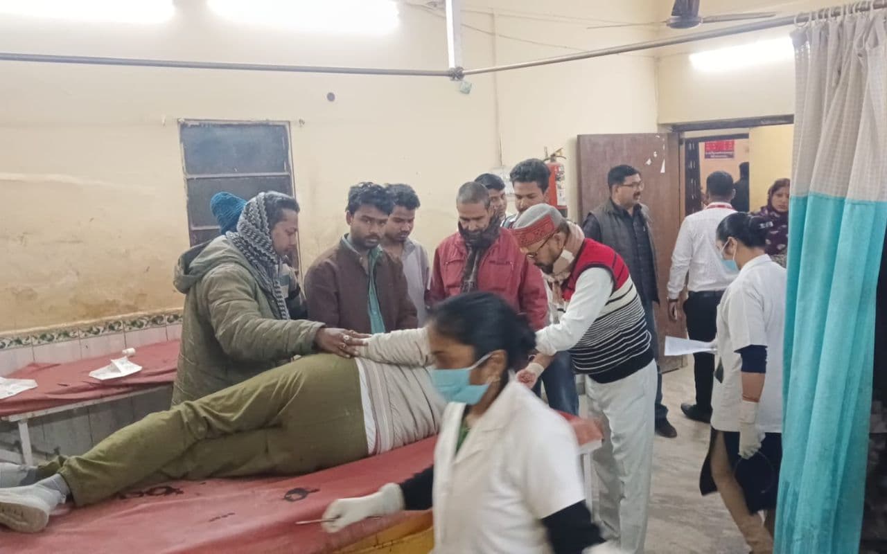 गोपालगंज में गैंगवार! AIMIM नेता की हत्या के बाद बवाल, फायरिंग और मारपीट का वायरल वीडियो देखें