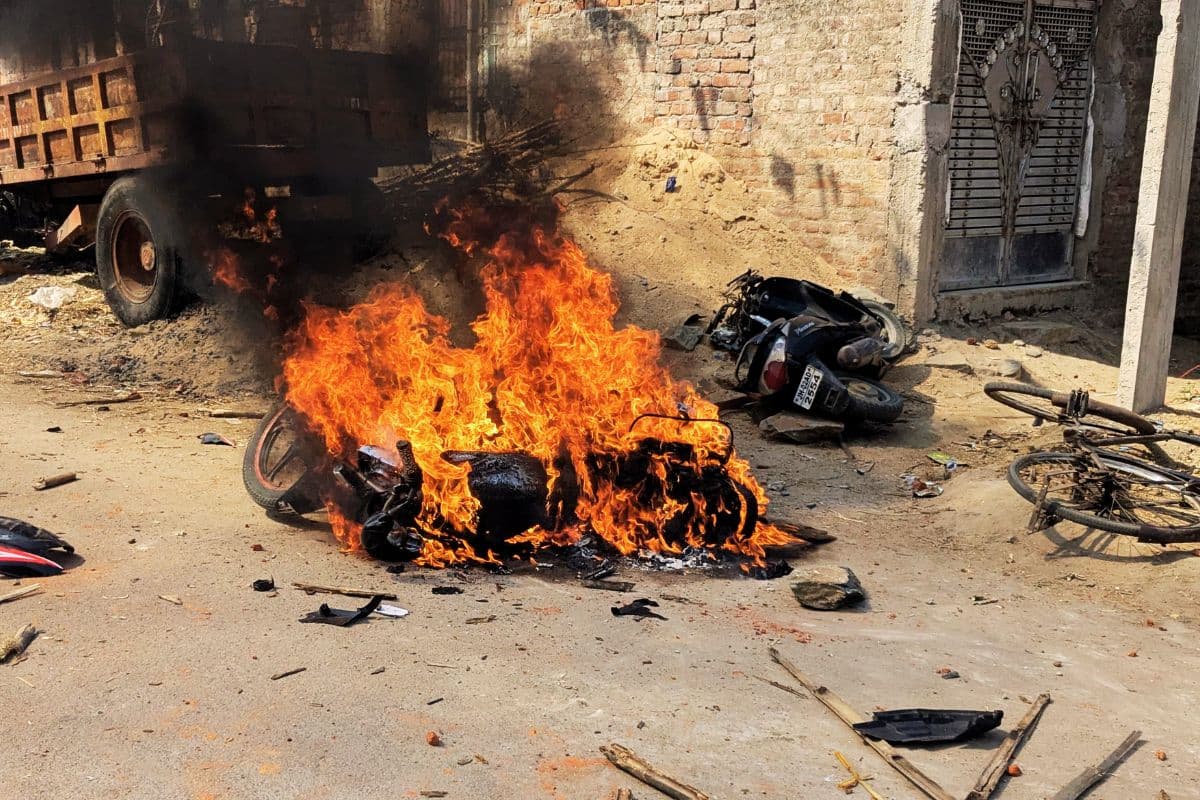 हजारीबाग के डुमरौन गांव में क्यों भड़की हिंसा? दिन भर क्या-क्या हुआ, देखें PHOTO और Video