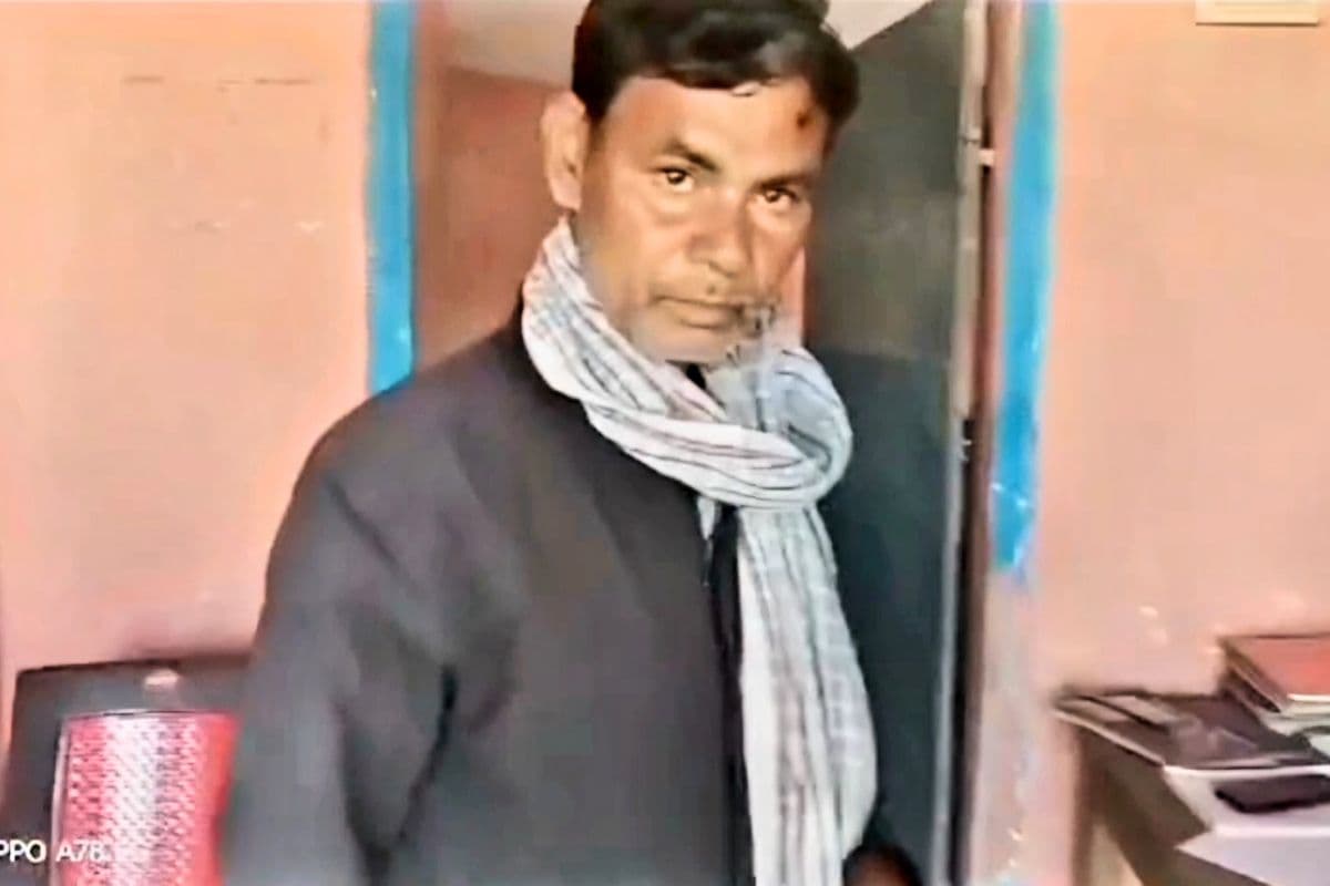 शराब पीकर स्कूल में बवाल करने वाला हेडमास्टर सस्पेंड, वीडियो वायरल होने के बाद शिक्षा विभाग ने लिया एक्शन