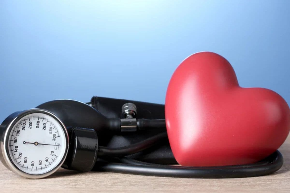 Health Tips: अचानक से हाई हो जाए ब्लड प्रेशर, तो इन तरीकों से करें कंट्रोल 