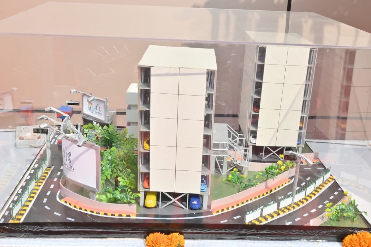 पटना में कार पार्किंग का झंझट खत्म, सीएम नीतीश ने किया 6 मंजिला हाइड्रोलिक पार्किंग का उद्घाटन