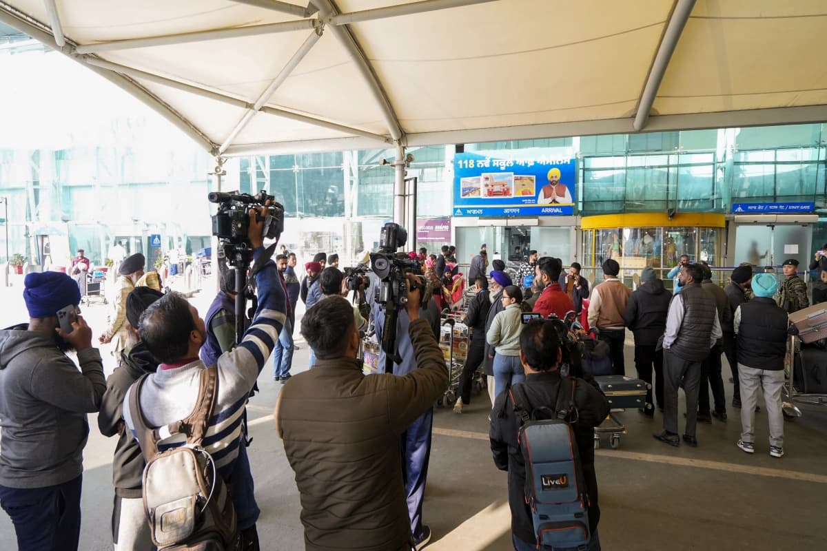 Illegal Immigrants: उफनती नदी और जंगलों को किया पार, भूखे रहकर खाए लात-घूंसे, US से डिपोर्ट रॉबिन हांडा के पिता ने सुनायी आपबीती