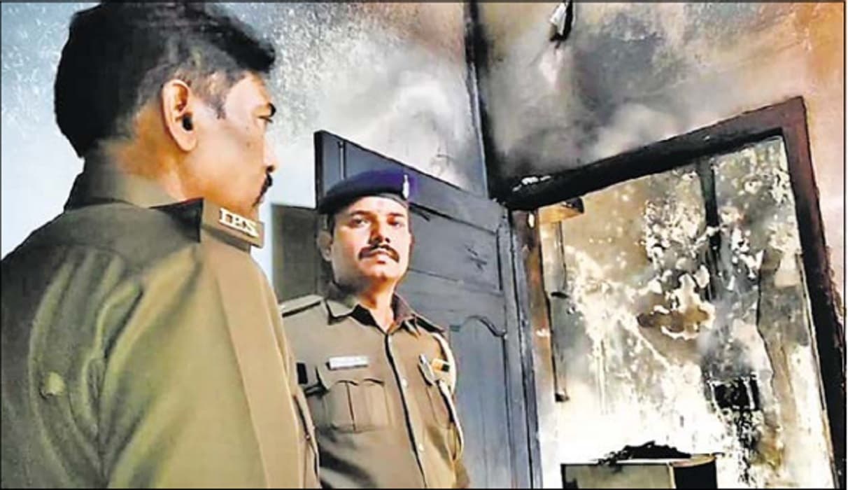 बाथरूम में एक तरफ मामा, दूसरी तरफ भांजी का पड़ा था शव, साक्ष्य तलाशने में जुटी पुलिस