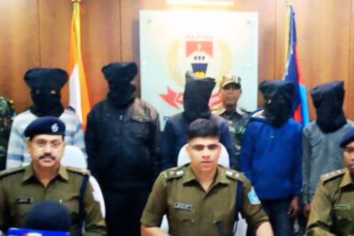 अपराध करने से पहले जमशेदपुर पुलिस ने 3 युवकों को हथियार के साथ किया गिरफ्तार