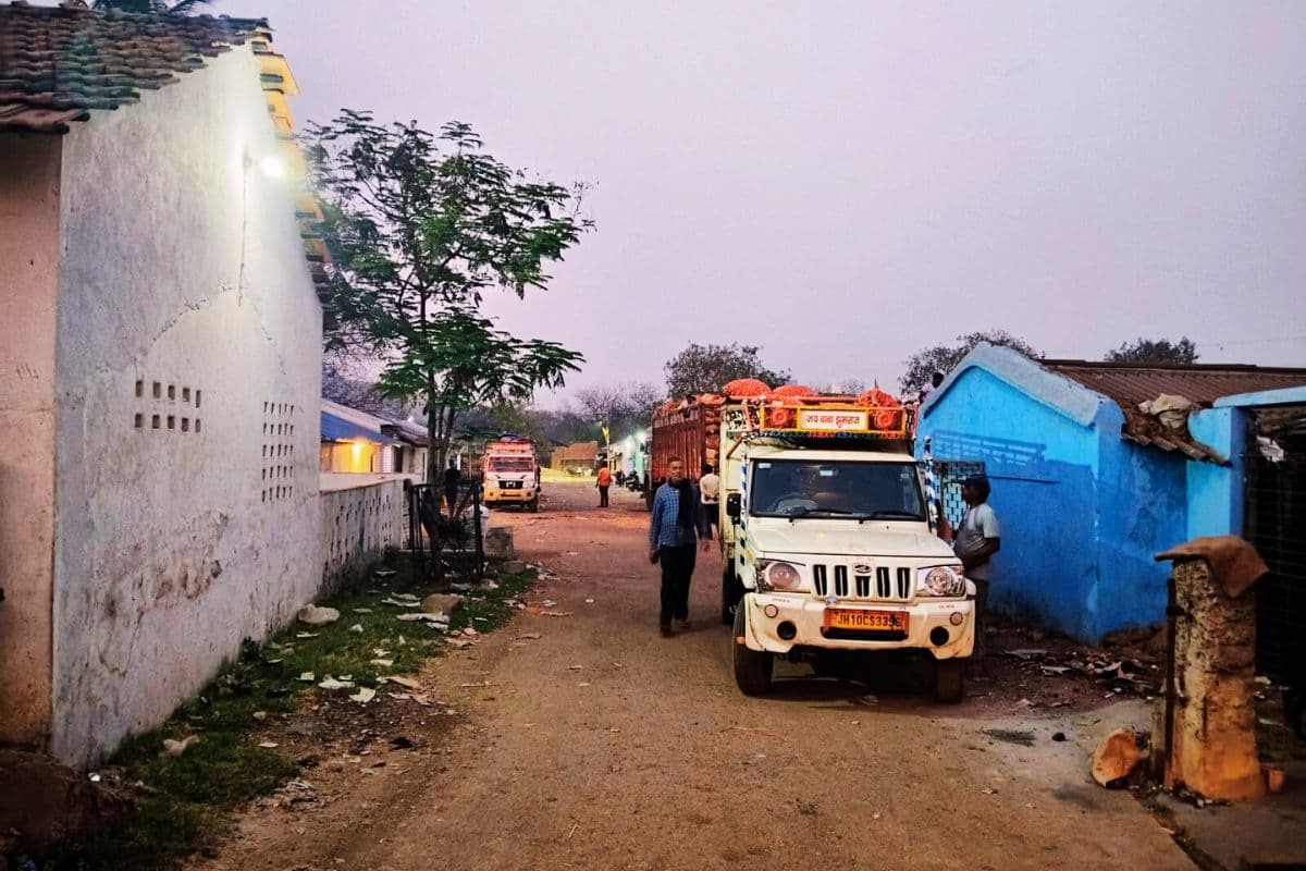 झरिया बाजार समिति की दुकानों पर दबंगों का कब्जा, 100 दुकान और गोदाम, 7 से ही आता है किराया